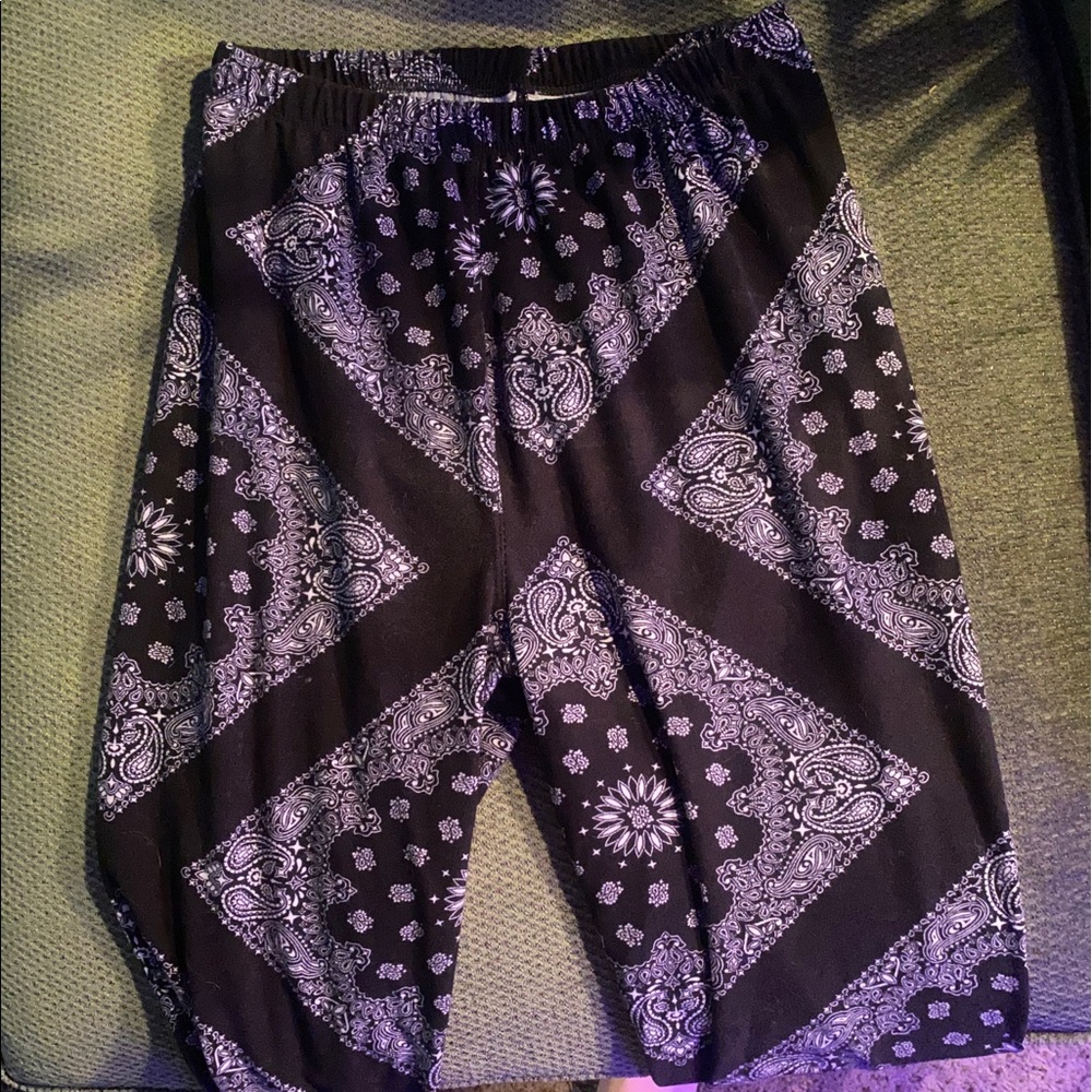 Black paisley capris